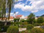 Renovierte DG-Wohnung mit herrlicher Aussicht! Balkon! Eigener Garten! Parkplätze! - Bild